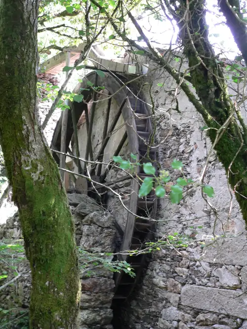 roda gravitatoria do aserradeiro dos carranos