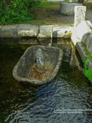 Barca de pedra flotante